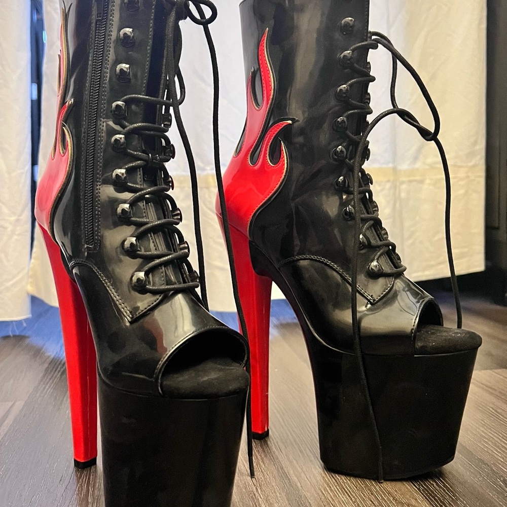 Black and Red flame pattern Platform Lace-Up open toe Boots